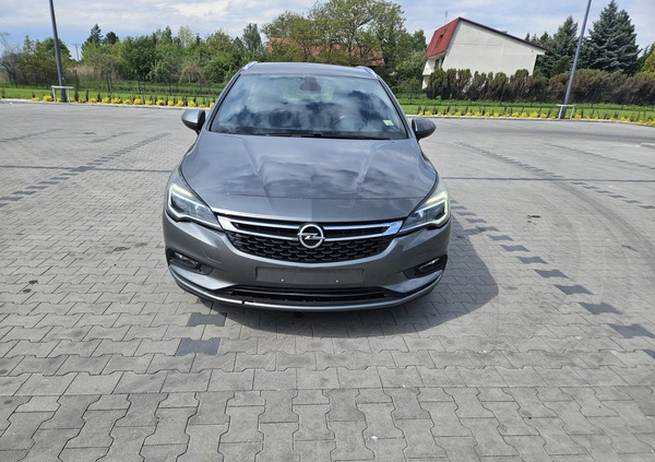 Opel Astra cena 26900 przebieg: 262000, rok produkcji 2017 z Nowogrodziec małe 154